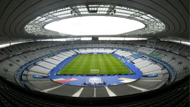 La UEFA cambia la final de San Petersburgo a París
