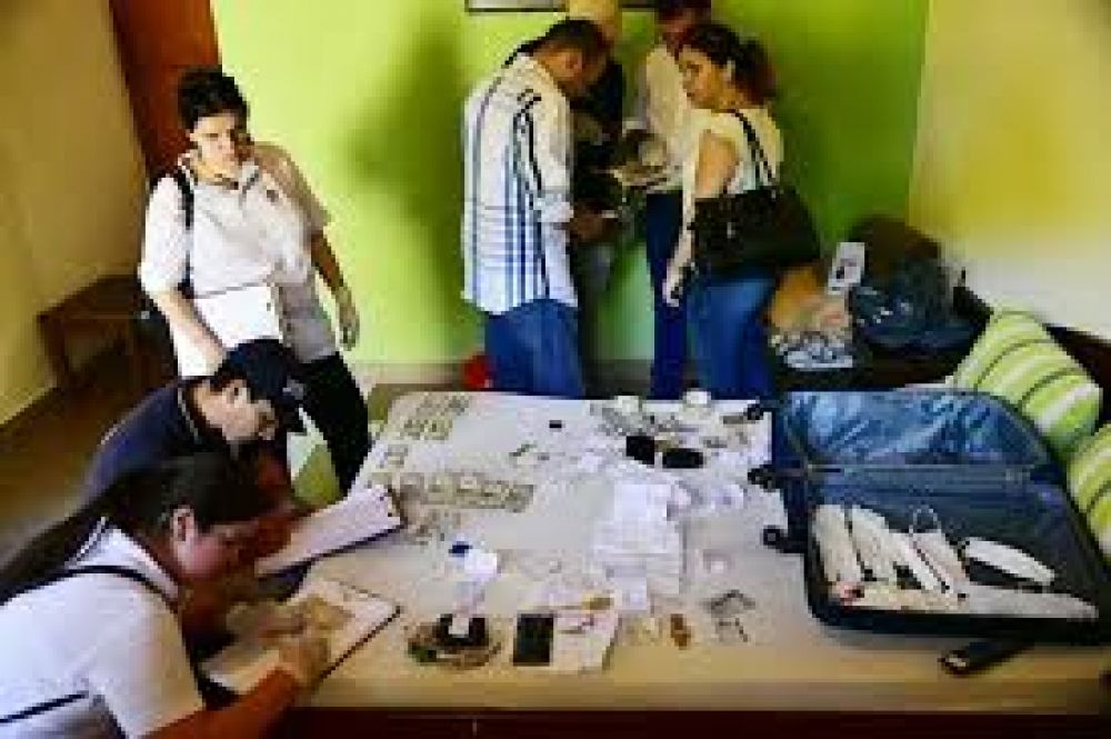Detienen a presuntos falsificadores en cercanías de la Terminal