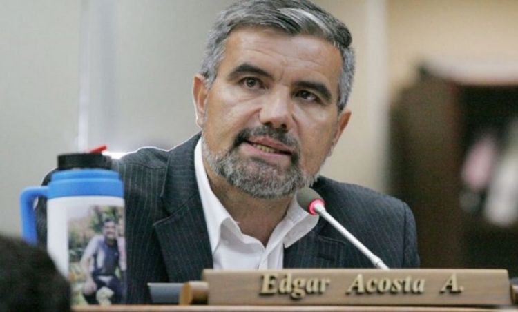 Diputado cuestiona a Clínicas por aplicación de aranceles