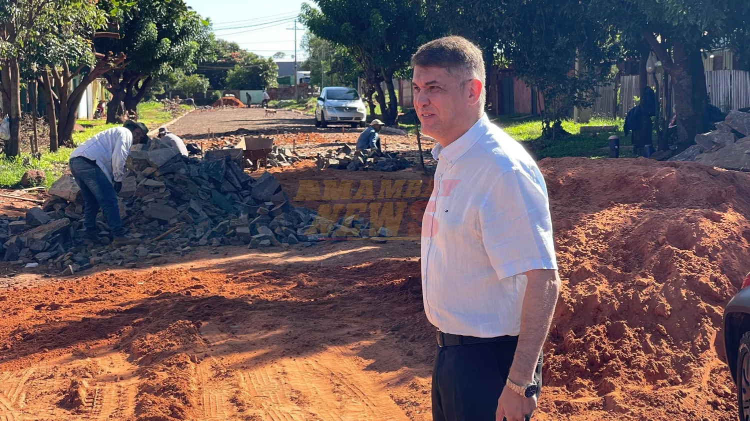 Ronald Acevedo controla pavimentos en varios barrios de Pedro Juan Caballero