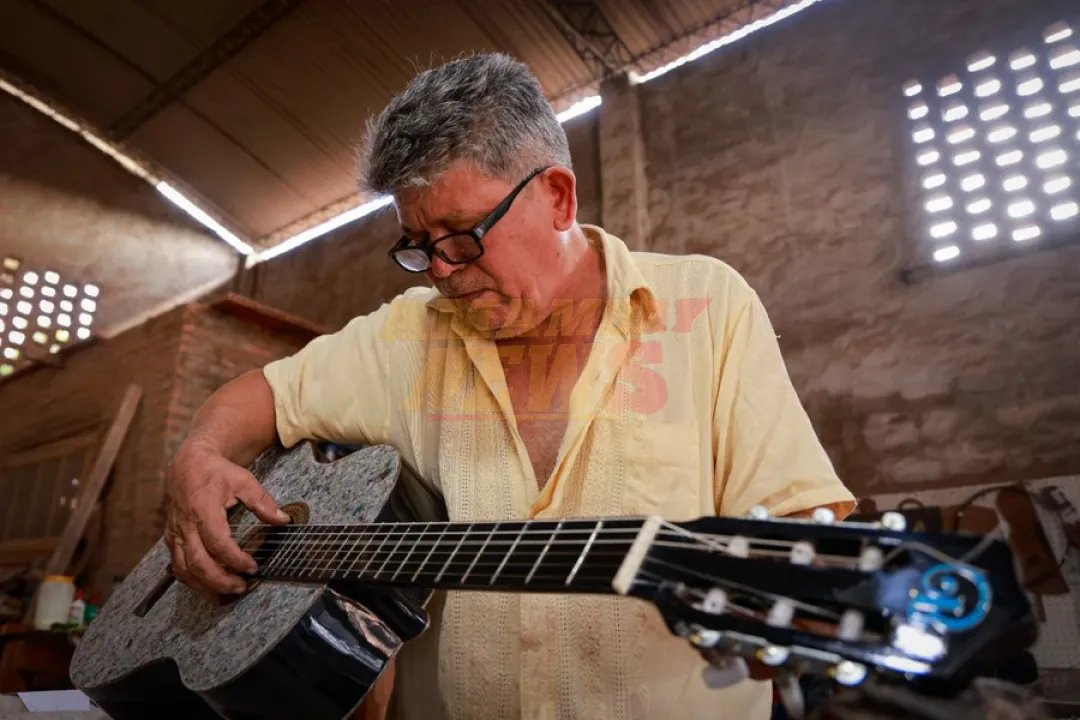 Empresa familiar de Luque exporta su eco guitarra a Nueva Zelanda