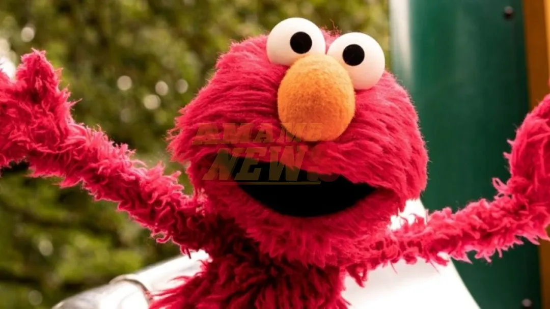 Hackean a Elmo en X: publica mensajes racistas y antisemitas