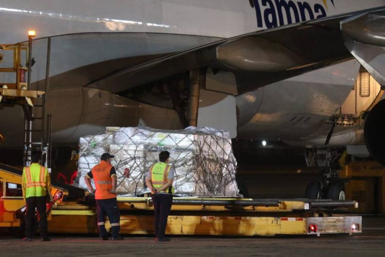 Llegaron las tan ansiadas 134.400 vacunas del Mecanismo Covax