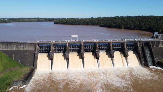 Paraguay prepara una licitación para ofertar 100 megawatts de energía de Acaray