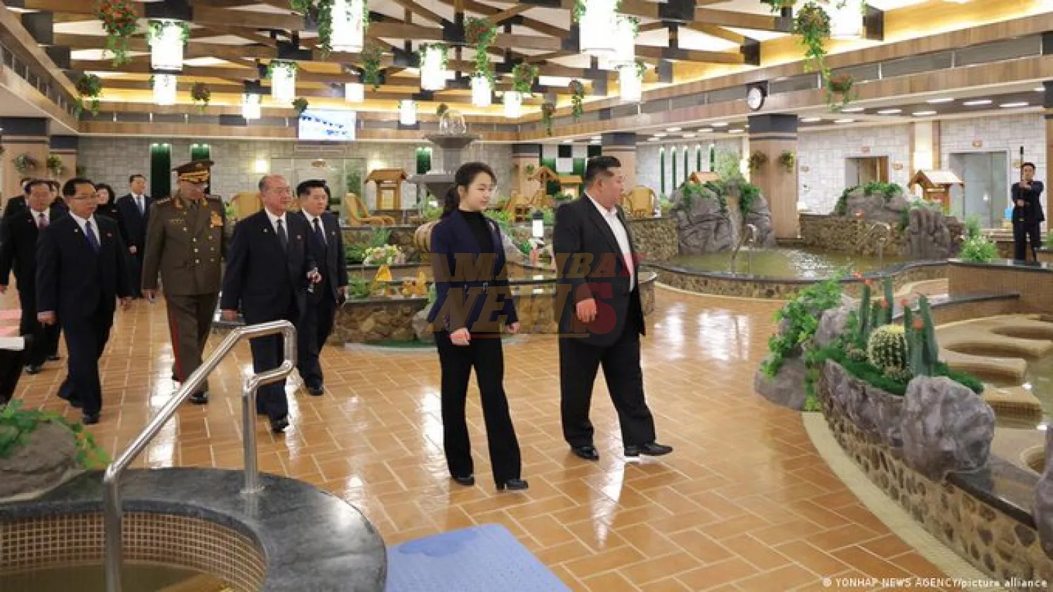 Kim Jong-un visita con su hija lujosos hoteles de montaña
