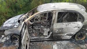 Hallan incinerado el presunto auto usado por sicarios en PJC