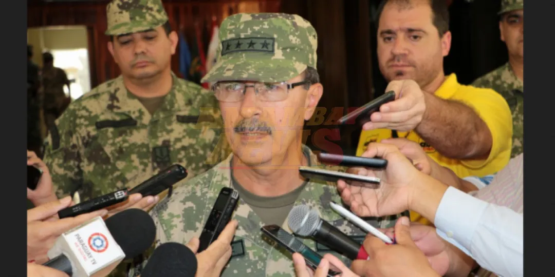 Ministro de Defensa destaca tarea de bomberos voluntarios para sofocar fuego en Villa Hayes