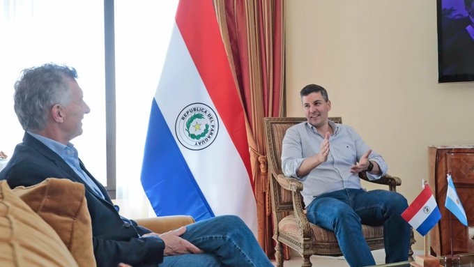 Santiago Peña se reúne con Mauricio Macri en Argentina