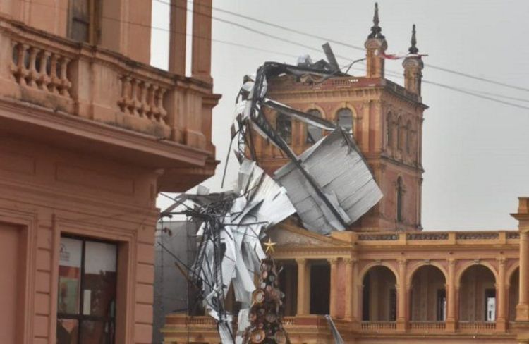 Destrozos en el Palacio de López: no hay riesgo de colapso, aseguran