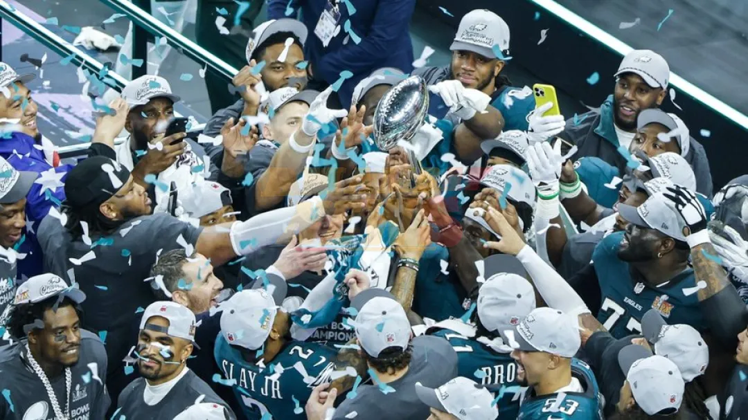 Super Bowl: Los Eagles dan paliza monumental a Chiefs de Mahomes
