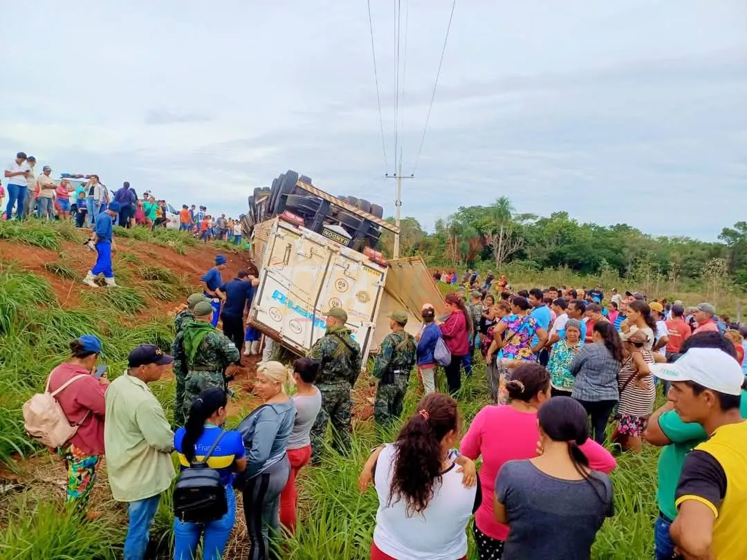 Nuevo vuelco de camión con carne en la ruta Horqueta–Tacuatí
