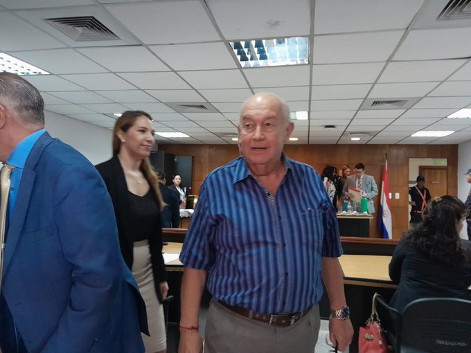 Con presentación de pruebas documentales prosiguió hoy el juicio al exministro Oscar Bajac