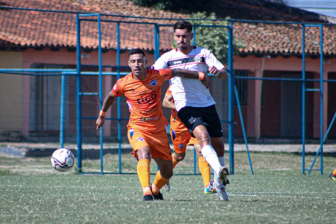 General Díaz impone sus galones