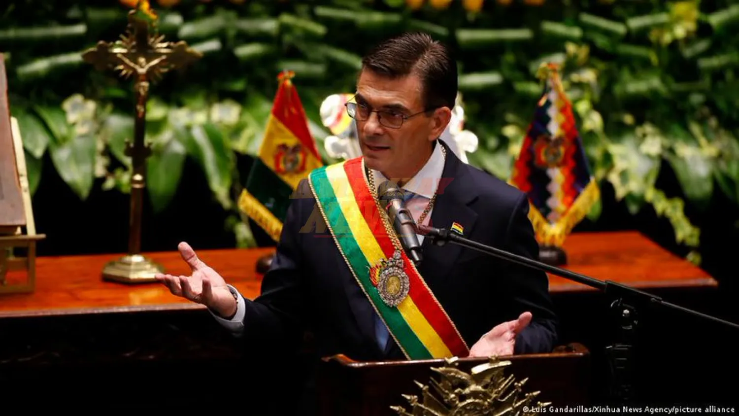Presidente de Bolivia juramenta un gabinete sin indígenas