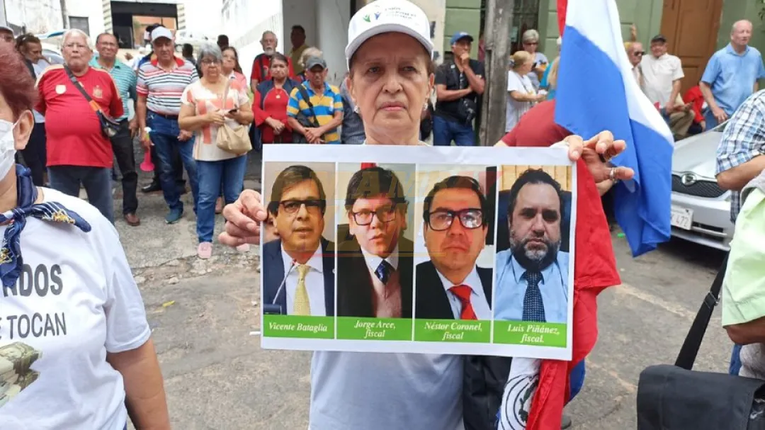 Investigarán a fiscales que pidieron desestimar causa contra Bataglia