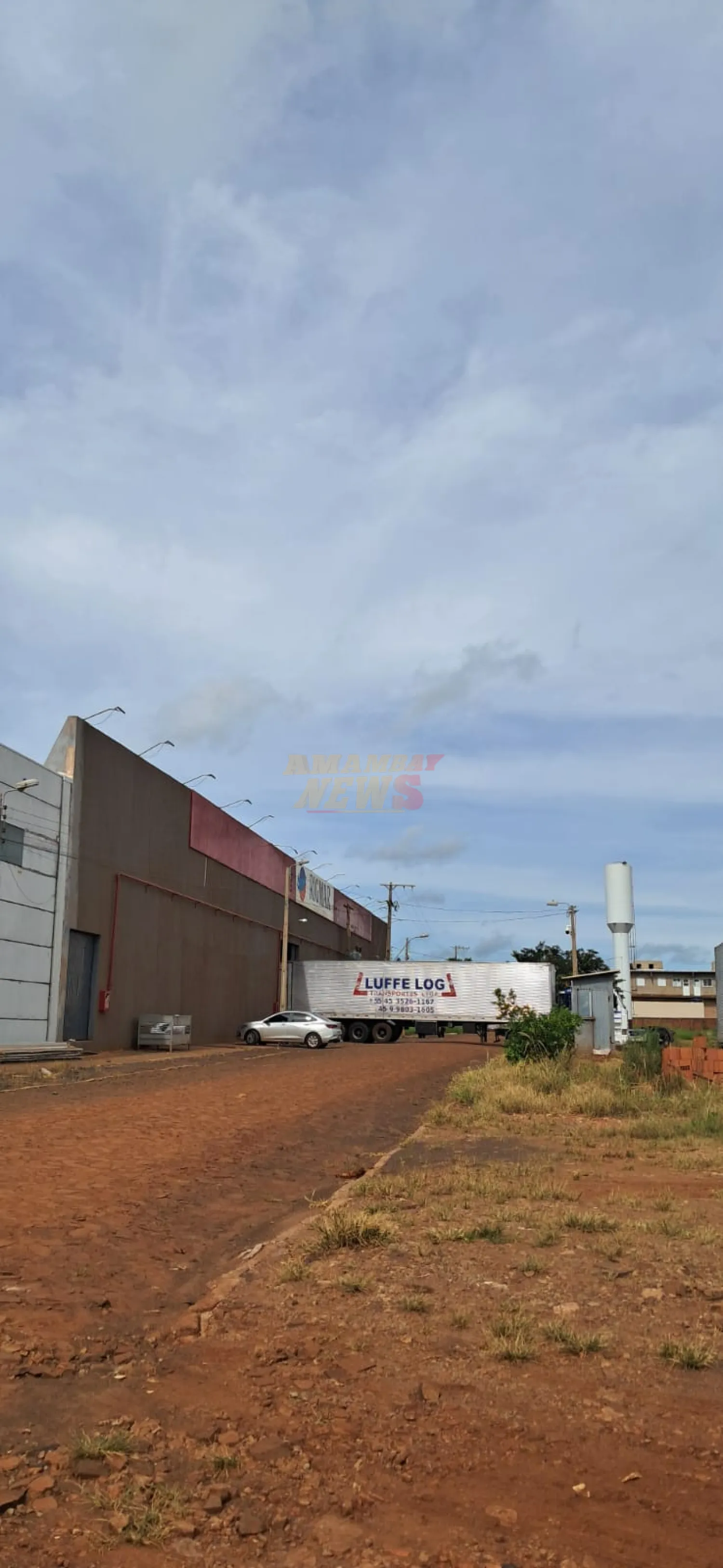 Vecinos denuncian obstrucción de calles y destrucción de empedrados por camiones de fábrica textil Rigmar