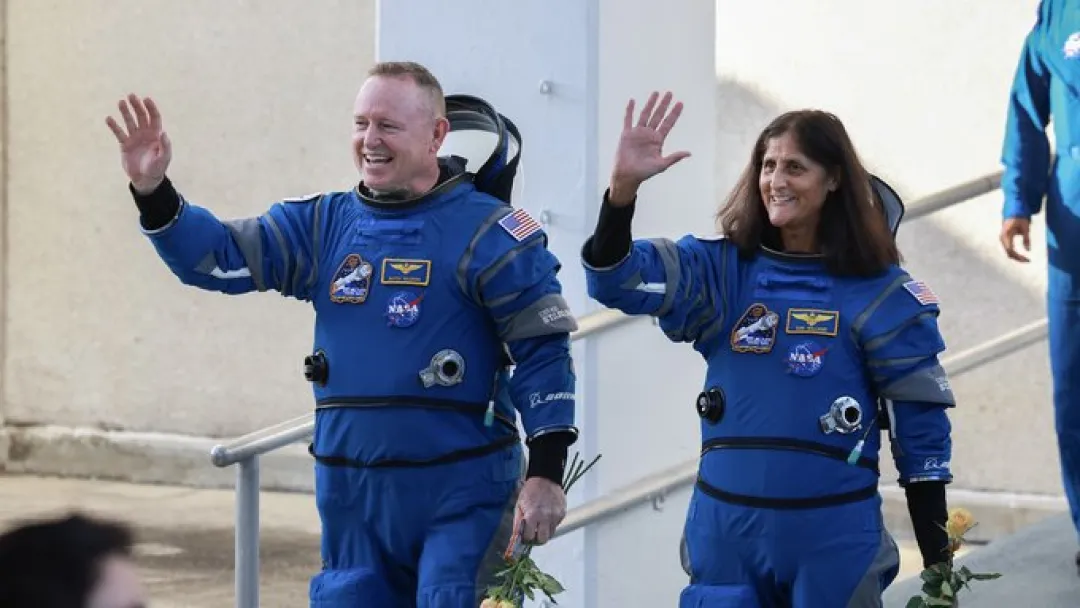 Astronautas de la EEI quedarán varados hasta el año que viene