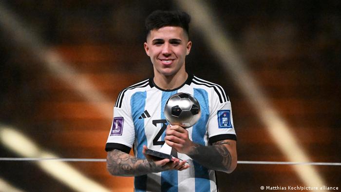 Enzo Fernández se convierte en el fichaje más caro en la historia de la Liga Premier inglesa