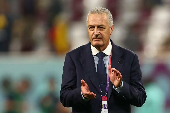 En Costa Rica aseguran que Paraguay quiere "robarse" a Gustavo Alfaro