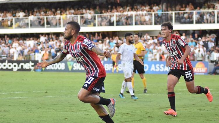 Dani Alves rescindió su contrato con el Sao Paulo