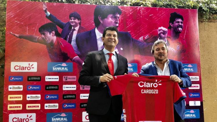 Pepe Cardozo, presentado en el Deportivo Municipal de Guatemala