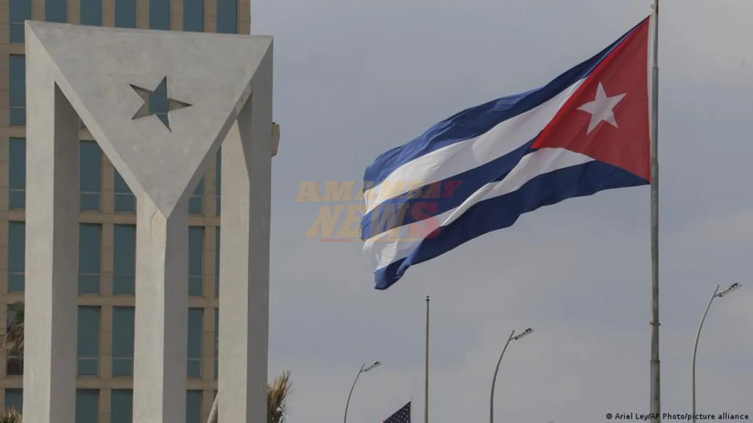 Miles marchan en Cuba con antorchas por amenazas de EE.UU.