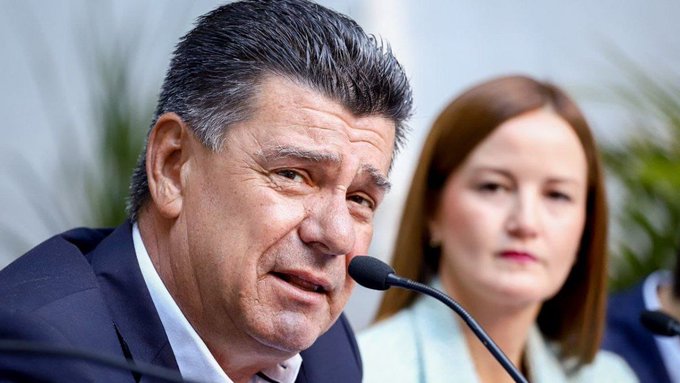 Efraín califica a Peña de "inexperto" en entrevista con medio argentino