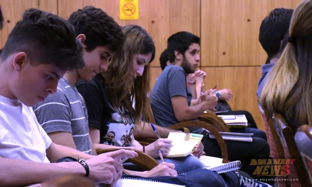 Estudiantes universitarios pueden acceder a becas para estudiar inglés durante 3 años
