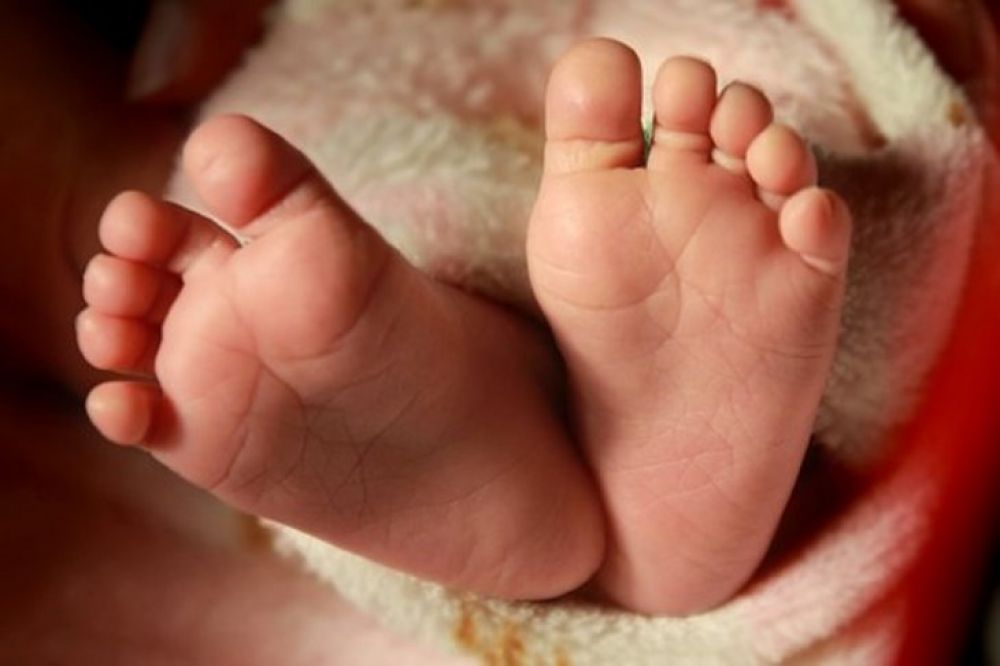 Bebé abandonado en el Mercado 4 está bien de salud, afirma médico