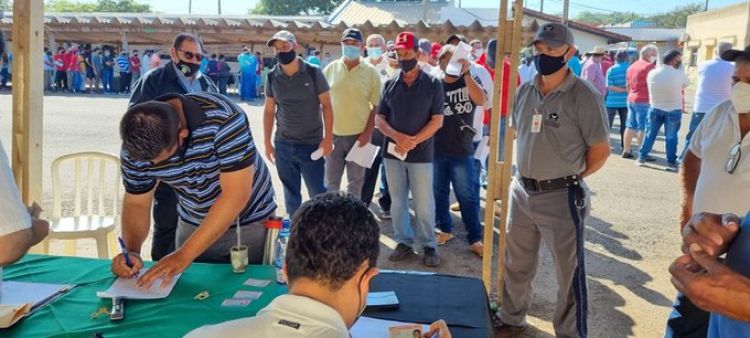 Gobierno entrega subsidio por veda pesquera en Itapúa