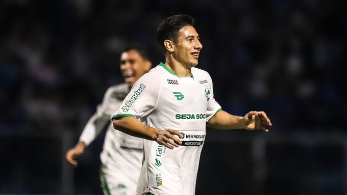 Óscar Ruiz retorna al fútbol paraguayo
