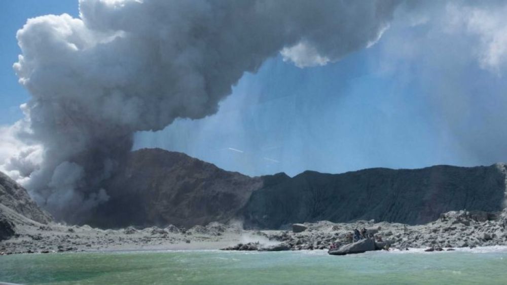 Elevan a 20 los muertos por erupción de volcán en Nueva Zelanda