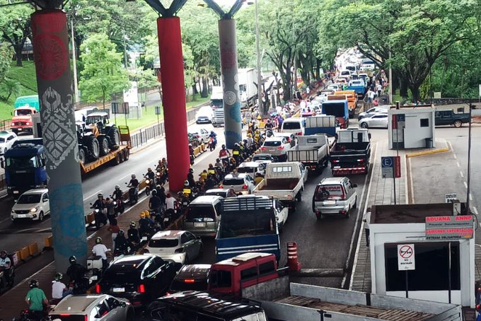 Transportistas piden mediación en conflicto generado por los controles en la frontera
