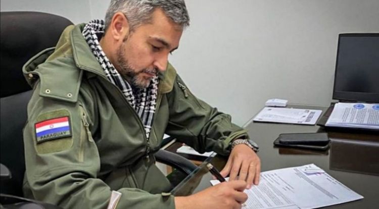 Marito firma decreto que faculta a Salud Pública establecer convenios con el sector privado