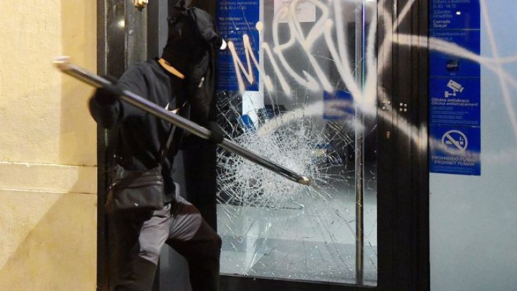 Cataluña: la quinta noche de protestas terminó con 34 detenidos