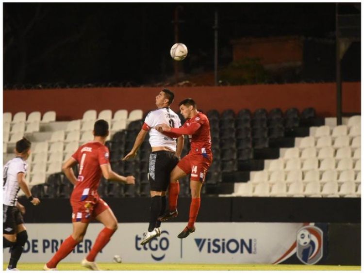 Libertad y Nacional empatan en un partidazo