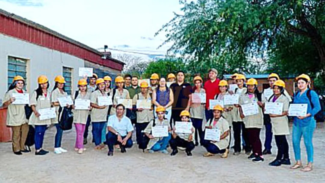 Mujeres se capacitan en albañilería para construir sus casas