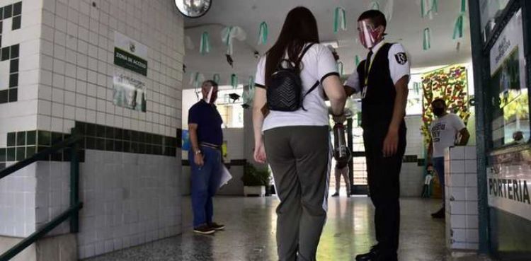 Iglesia Católica propone al MEC definir departamentalmente mejor forma para retorno a clases
