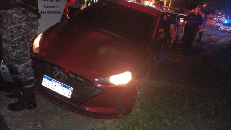 Detienen a pareja que robó autos de dos conductores de Bolt