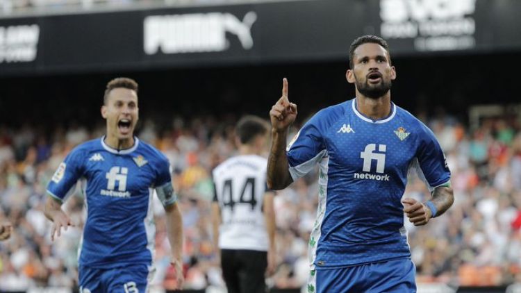 Betis golea en un final demoledor al Valencia