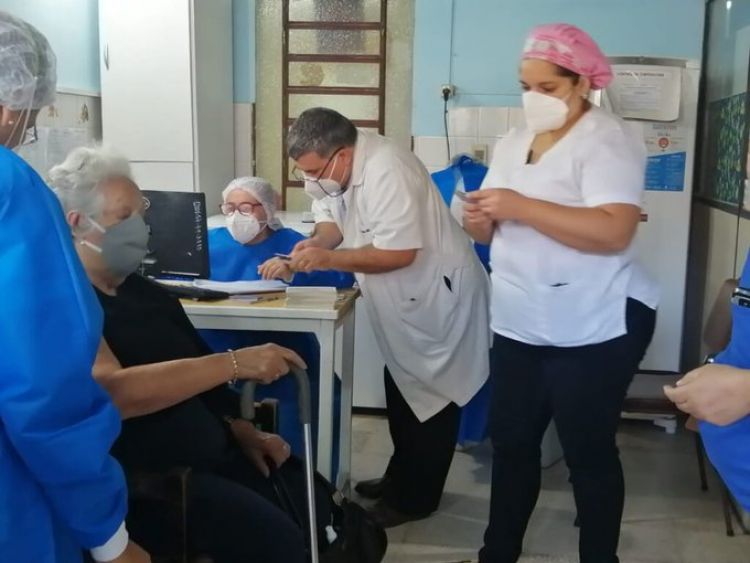 Aseguran que todos los vacunatorios habilitados cuentan con las vacunas contra el COVID 19