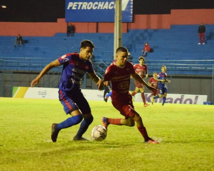 Independiente de Campo Grande gana y sigue con vida