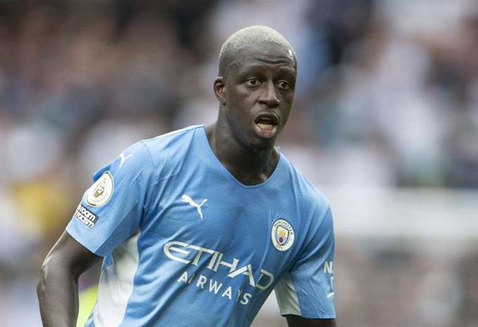 Mendy demandará al Manchester City por el impago de su salario