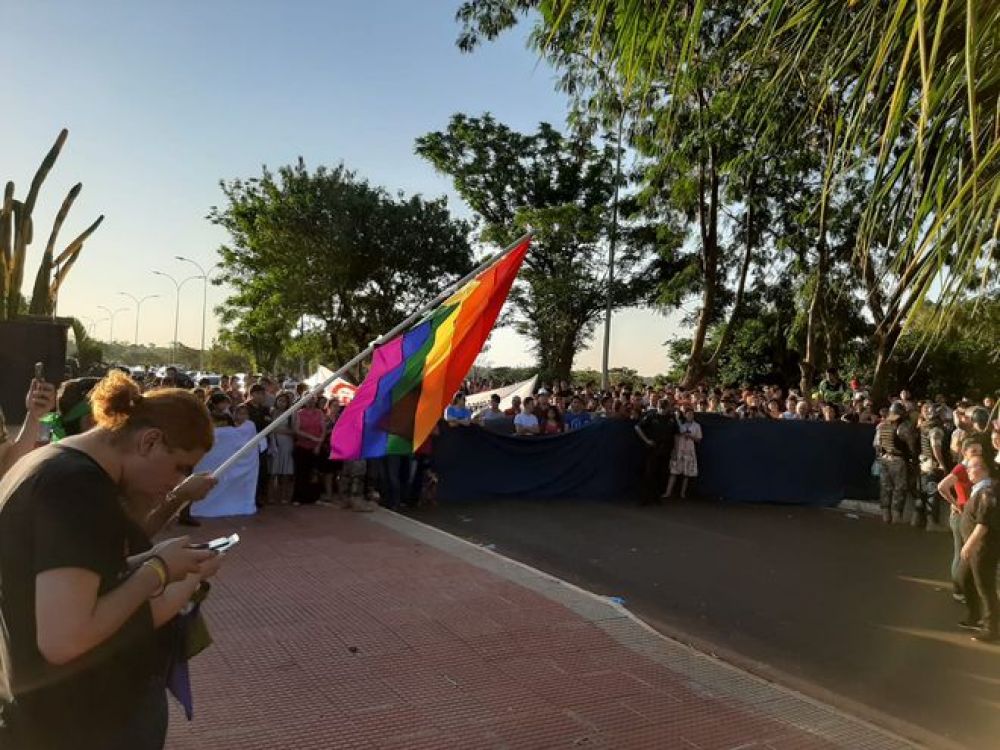 Incidentes y agresiones en marcha LGTB en Hernandarias