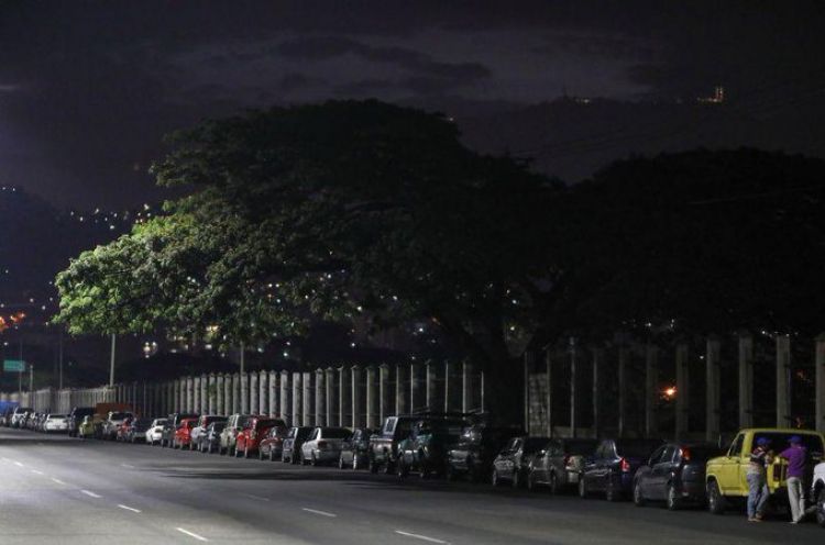 Nuevo esquema de gasolina no lograr poner fin a las enormes filas en Venezuela