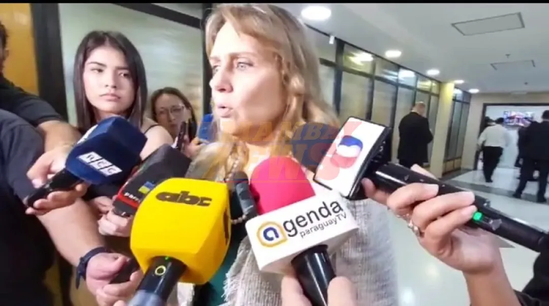 Caso pupitres: Diputada critica inacción de la Fiscalía