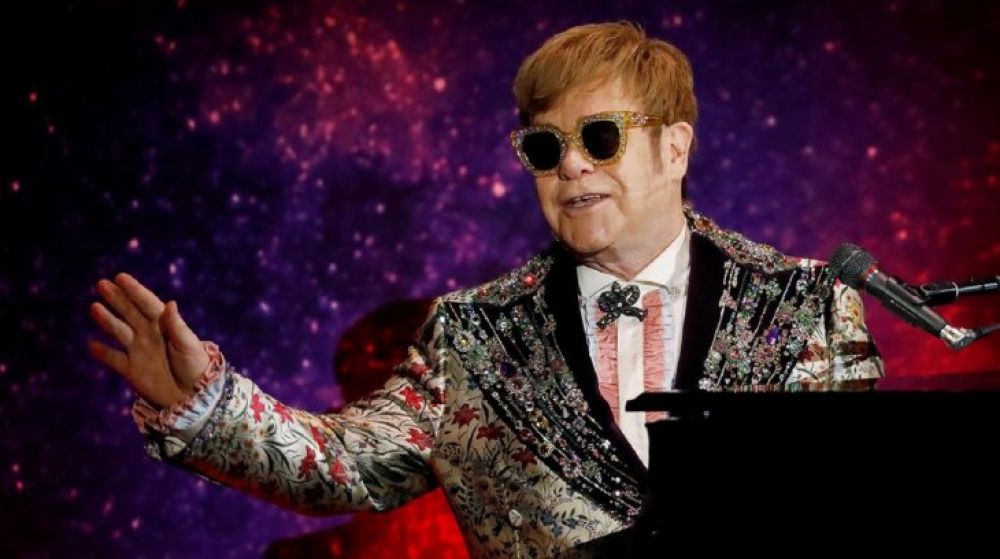 Elton John suspende concierto en Nueva Zelanda al quedarse sin voz