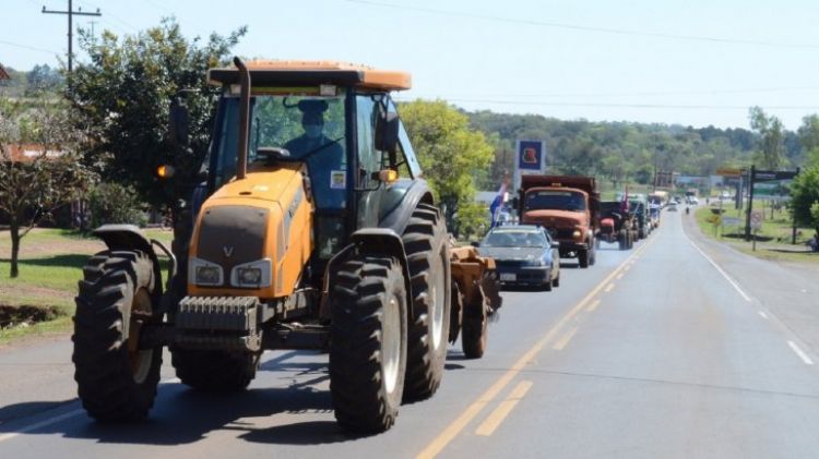 Productores de Itapúa evalúan tractorazo ante falta de apoyo del Gobierno