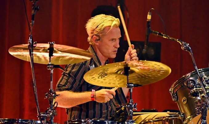 Foo Fighters revela a su nuevo baterista y sucesor de Taylor Hawkins