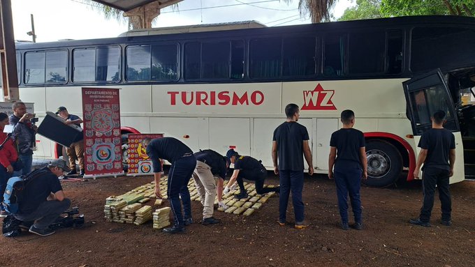 Un bus fue interceptado y en su interior hallan marihuana